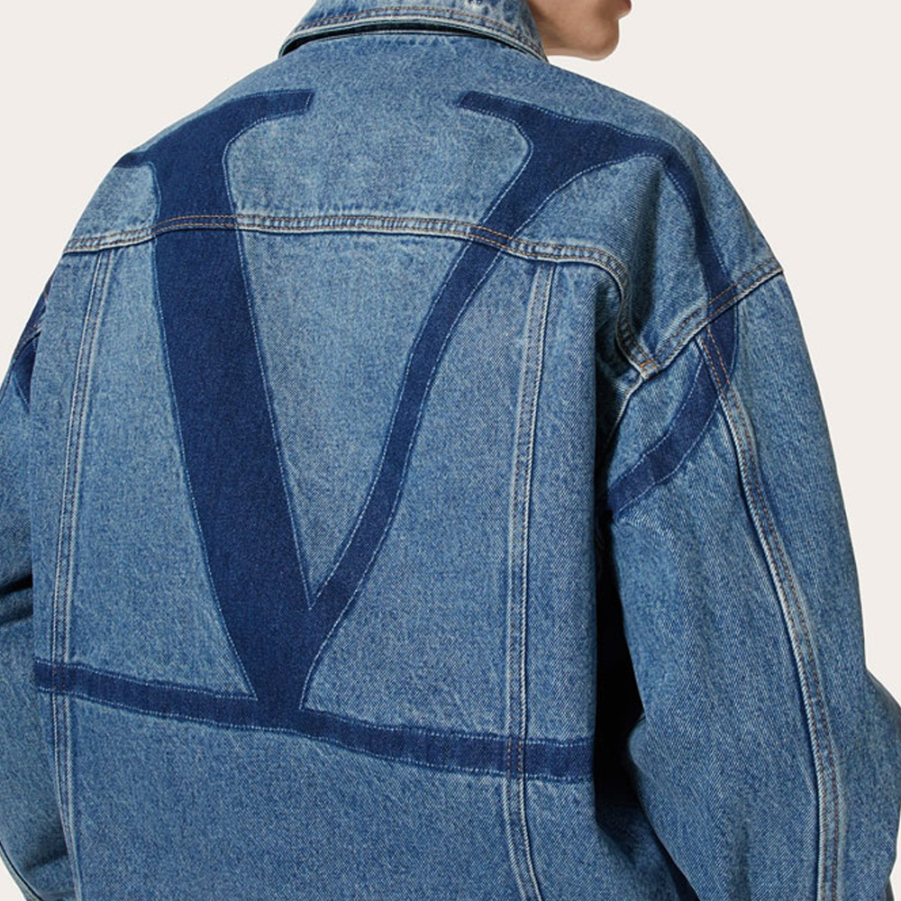 Details for Valentino Jaket Denim Biru Cetakan Huruf dengan Kolar Tajam dan Lengan Panjang. 1V3DB01R8K1558