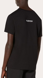 Valentino Kaos Hitam Crew Neck Motif Graphic Print TV0MG06P69H-37P Purchase Valentino Kaos Hitam Crew Neck Motif Graphic Print TV0MG06P69H-37P