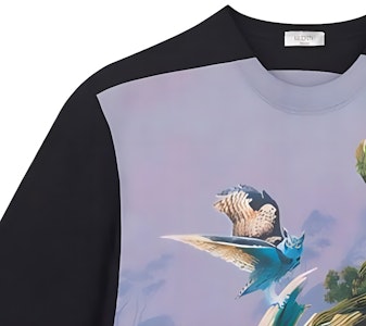 Valentino Kaos Hitam Crew Neck Motif Graphic Print TV0MG06P69H-37P Sizing Valentino Kaos Hitam Crew Neck Motif Graphic Print TV0MG06P69H-37P