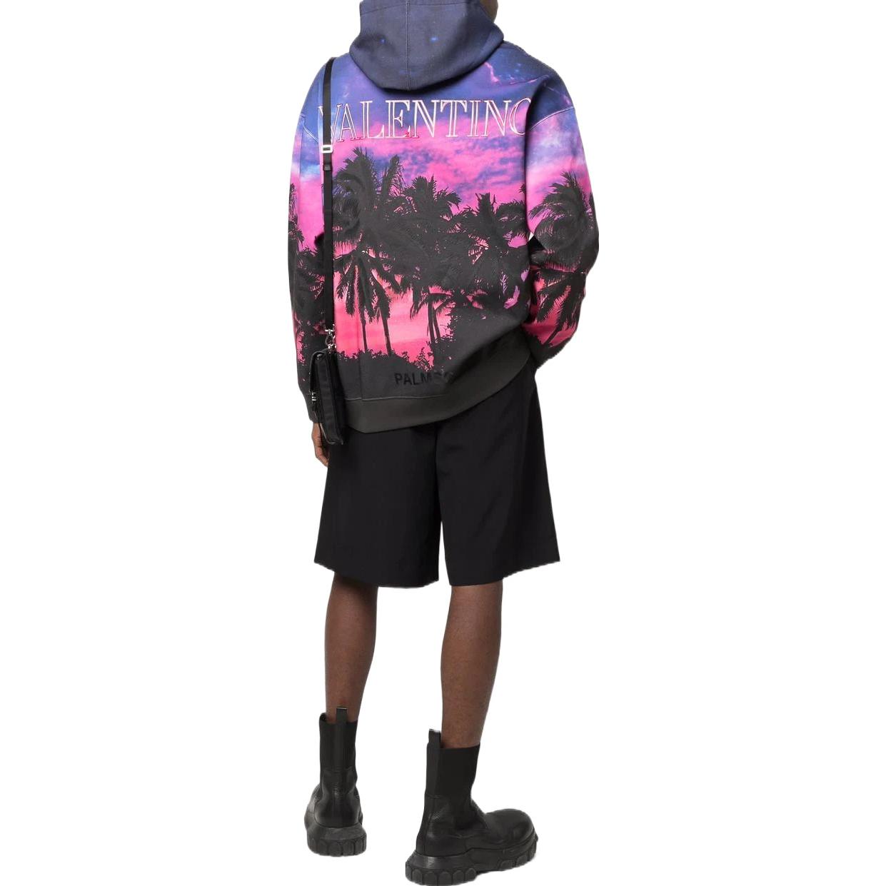 Lookbook 발렌티노 로고 풍경 프린트 드로스트링 후드티 멀티컬러. VMF18I850Z44