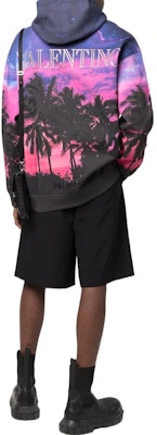 발렌티노 로고 풍경 프린트 드로스트링 후드티 멀티컬러. VMF18I850Z44 Lookbook 발렌티노 로고 풍경 프린트 드로스트링 후드티 멀티컬러. VMF18I850Z44