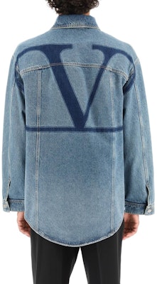 Valentino Jaket Denim Potongan Longgar Lengan Panjang Biru Berbutang Depan 1V3DB01R8K1-BBW Shop Valentino Jaket Denim Potongan Longgar Lengan Panjang Biru Berbutang Depan 1V3DB01R8K1-BBW
