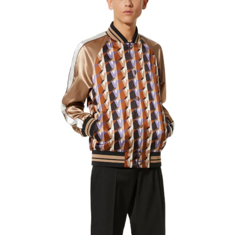 Lookbook Valentino Jaket Kolar Baseball Logo Kuning Cetak FW22. 1V3CI0A08L77NC