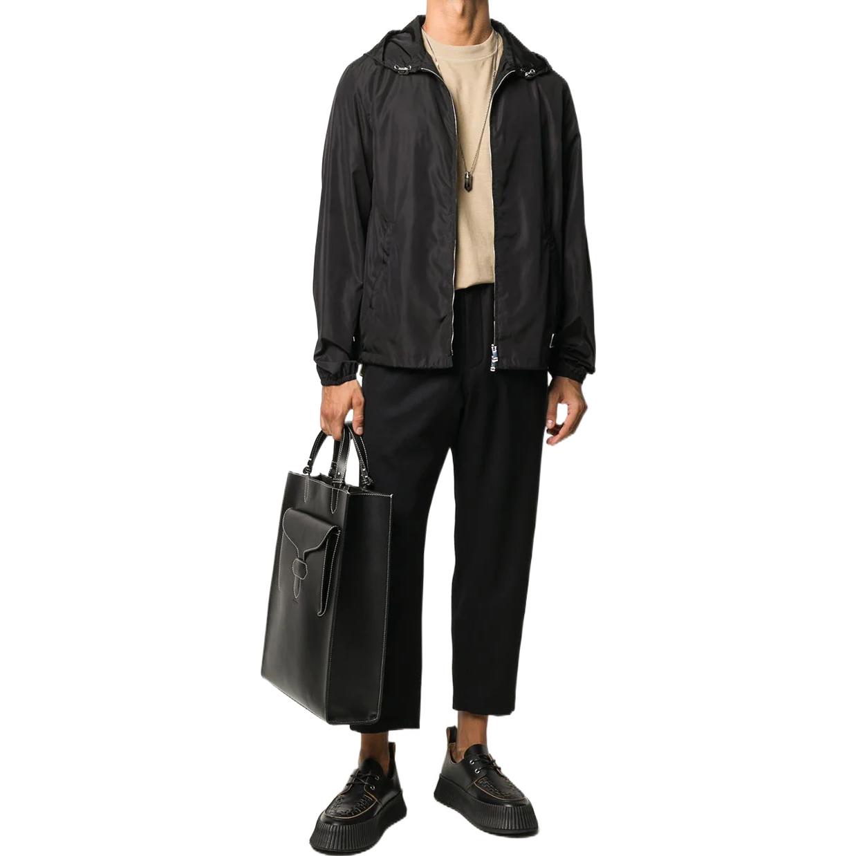 Lookbook Valentino Jaket Hoodie Logo Appliqué Hitam UV3CI3556FN0NO