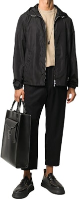 Valentino Jaket Hoodie Logo Appliqué Hitam UV3CI3556FN0NO Lookbook Valentino Jaket Hoodie Logo Appliqué Hitam UV3CI3556FN0NO