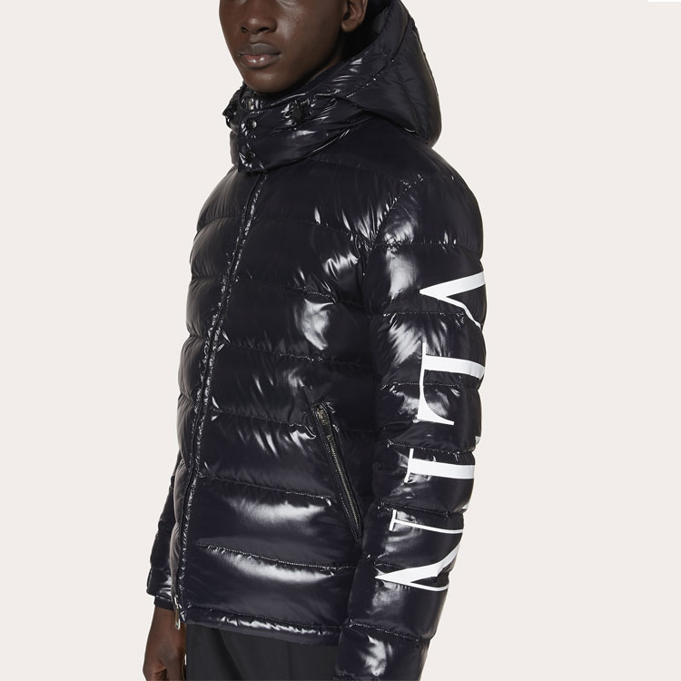 Purchase ヴァレンティノ ブラック ロゴプリント ダウンフーディー 冬用ジャケット UV0CNA316SM0NI