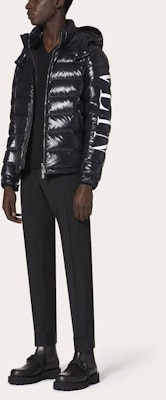 ヴァレンティノ ブラック ロゴプリント ダウンフーディー 冬用ジャケット UV0CNA316SM0NI Details for ヴァレンティノ ブラック ロゴプリント ダウンフーディー 冬用ジャケット UV0CNA316SM0NI