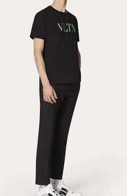 Valentino 黑色螢光綠圖案棉質圓領T恤 UV3MG10V3LEIN4 Lookbook Valentino 黑色螢光綠圖案棉質圓領T恤 UV3MG10V3LEIN4