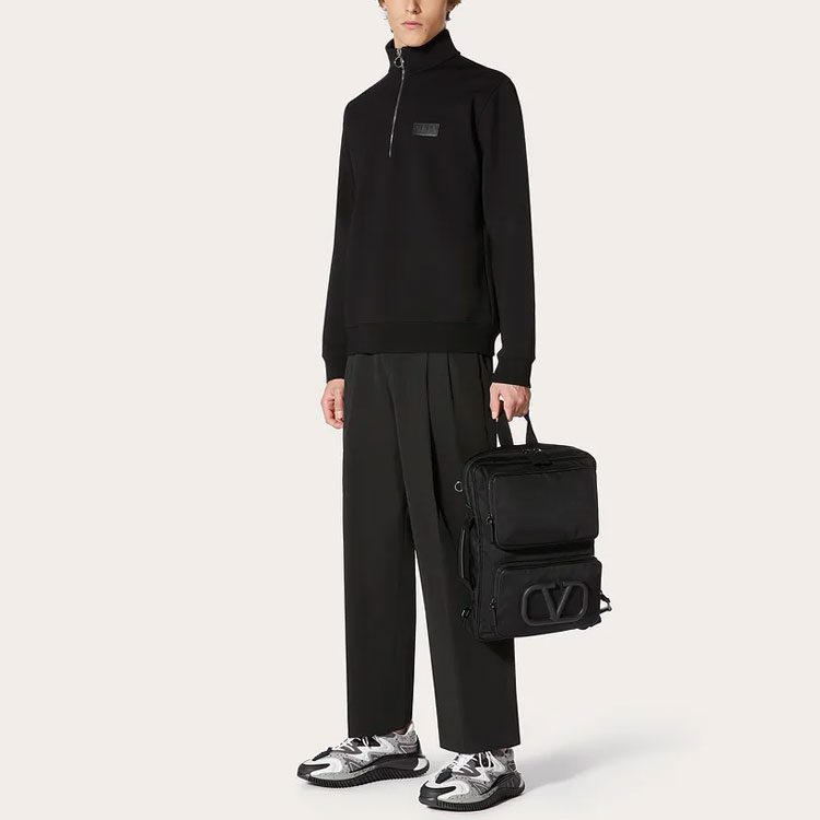 Lookbook Valentino Jaket Rajut Hitam Half-Zip dengan Detail Roman Stitch. VV3MF17B73PN01