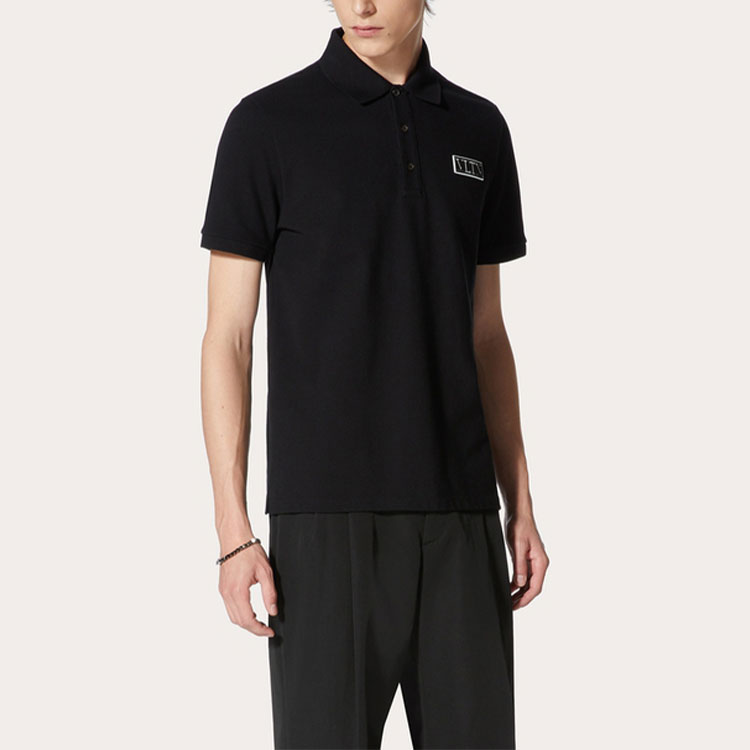 Shop Valentino Kaos Polo Lengan Pendek Logo Hitam. WV3MH01N72E0NO
