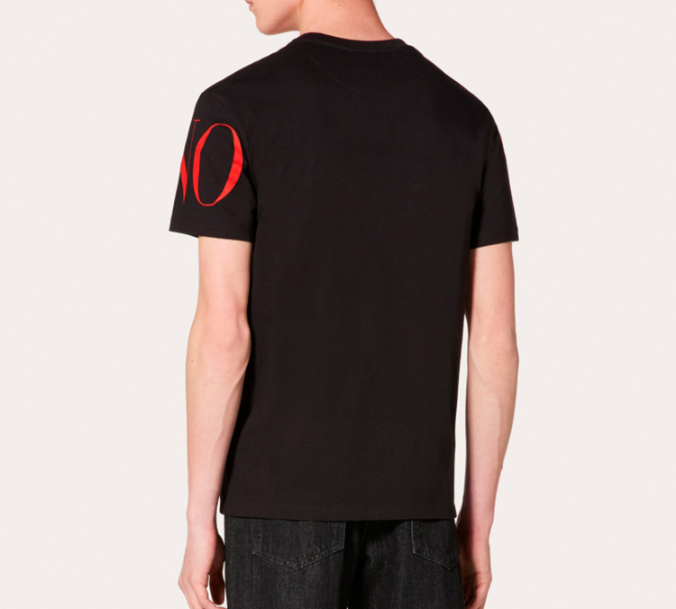 Lookbook Valentino Kaos Pendek Hitam dengan Logo Terprint SV3MG03B5FN0NR