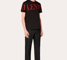 Valentino Kaos Pendek Hitam dengan Logo Terprint SV3MG03B5FN0NR Purchase Valentino Kaos Pendek Hitam dengan Logo Terprint SV3MG03B5FN0NR