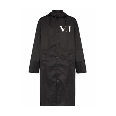 Valentino Black Solid Logo Print Hooded Windbreaker Jacket. SV0CJB905LYDR4