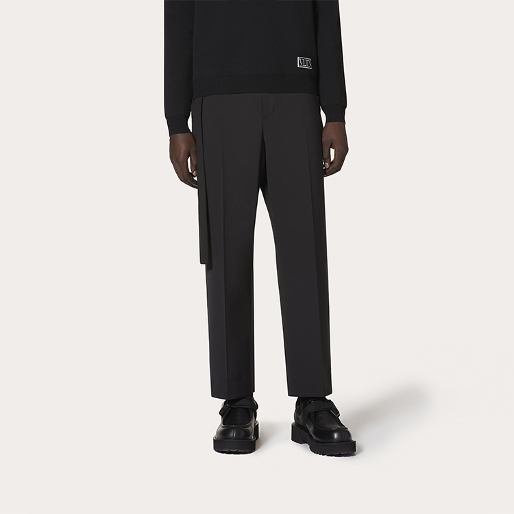 Shop Pantalones Casuales Negros Valentino Pierna Recta con Lazo en la Cintura UV0RBF706DP0NO