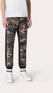 Valentino Seluar Santai Kaki Lurus Corak Camouflage Warna Camo TV3MD00L53MF00 Purchase Valentino Seluar Santai Kaki Lurus Corak Camouflage Warna Camo TV3MD00L53MF00