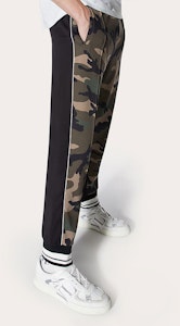 Valentino Seluar Santai Kaki Lurus Corak Camouflage Warna Camo TV3MD00L53MF00 Sizing Valentino Seluar Santai Kaki Lurus Corak Camouflage Warna Camo TV3MD00L53MF00