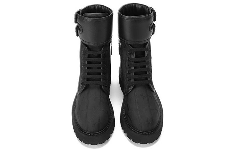Shop ヴァレンティノ VLTN キャンプサイト コンバットブーツ (黒) WY2S0E62-EYV-0NO