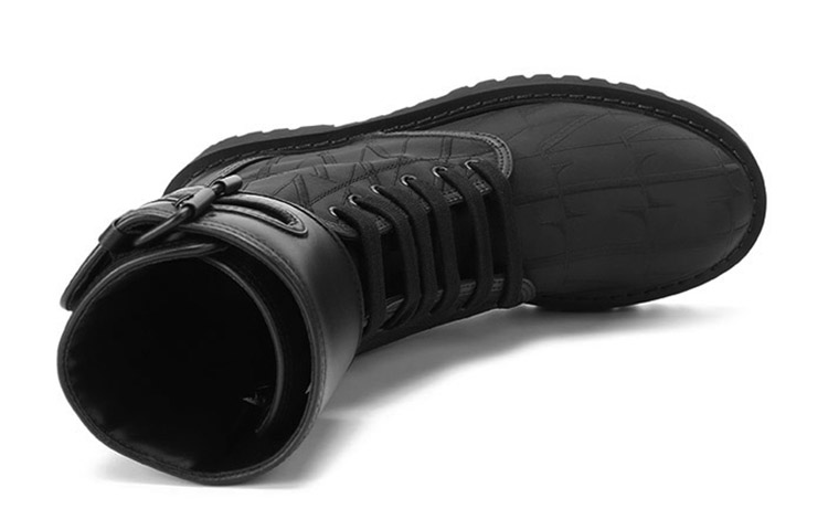 Purchase ヴァレンティノ VLTN キャンプサイト コンバットブーツ (黒) WY2S0E62-EYV-0NO