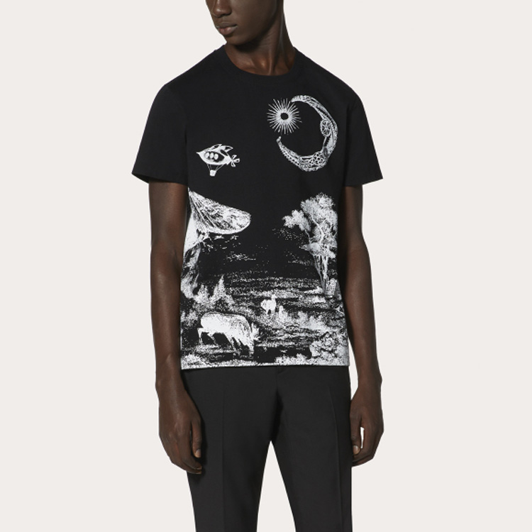 Lookbook Valentino DREAMATIC Spaceship Cetak Baju Hitam Lelaki UV3MG07L6HTA8B