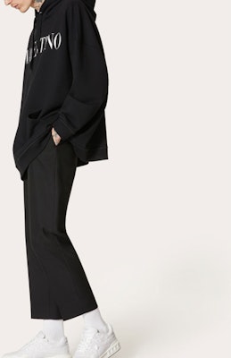 Valentino FW21 Hoodie Hitam Logo Cetakan Besar. WV0MF20I7U80NI Lookbook Valentino FW21 Hoodie Hitam Logo Cetakan Besar. WV0MF20I7U80NI