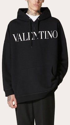 Valentino FW21 Hoodie Hitam Logo Cetakan Besar. WV0MF20I7U80NI Shop Valentino FW21 Hoodie Hitam Logo Cetakan Besar. WV0MF20I7U80NI