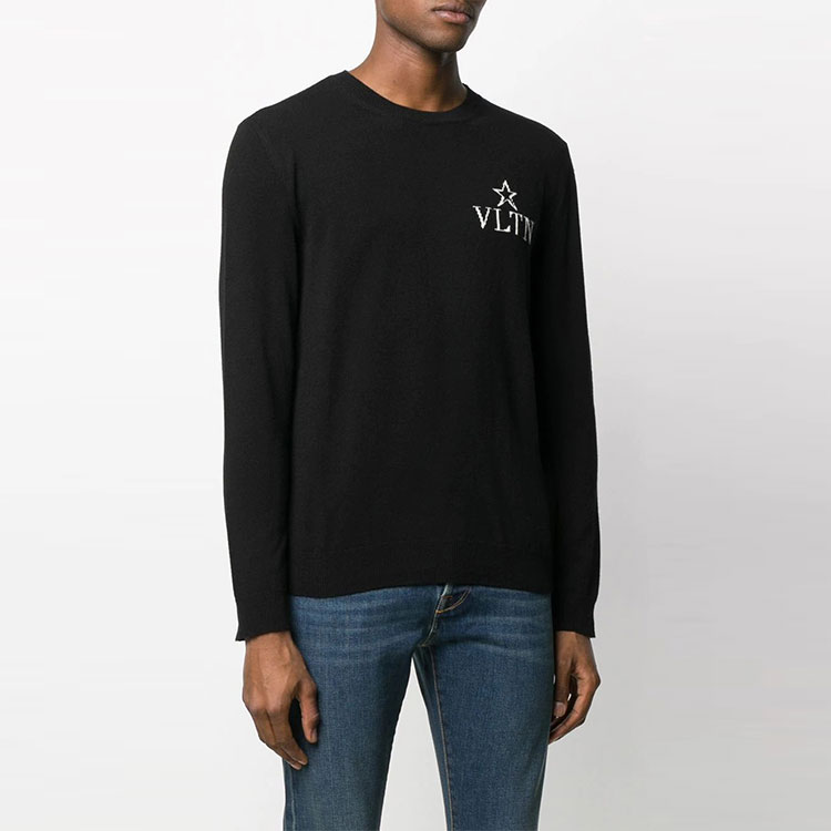 Lookbook 발렌티노 FW21 블랙 울 로고 크루넥 스웨터 디자인. VKC07K61V0NO