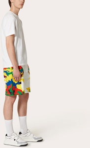 Valentino FW21 Camouflage Printed Cotton Bermuda Shorts Pria Putih WV3MD02C7NPC40 Purchase Valentino FW21 Camouflage Printed Cotton Bermuda Shorts Pria Putih WV3MD02C7NPC40