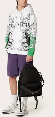 Valentino FW21 Hoodie Katun Putih/Hijau Motif Dark Blooming Lengan Panjang. WV3MF19I7L6U23 Purchase Valentino FW21 Hoodie Katun Putih/Hijau Motif Dark Blooming Lengan Panjang. WV3MF19I7L6U23