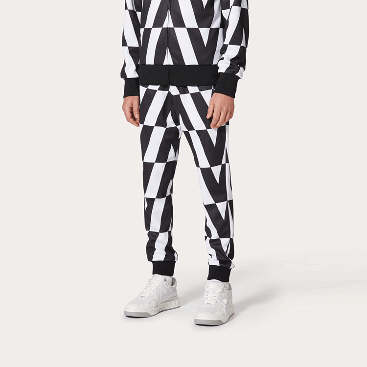 Lookbook Valentino FW21 Celana Sweat Katun Logo Hitam Putih Edisi Musim Gugur WV0MD03E7WUF62