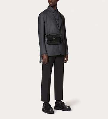 Valentino FW21 Jaket Blazer Lelaki Kelabu Gelap dengan Butiran Tali. UV0CEB806R870R Lookbook Valentino FW21 Jaket Blazer Lelaki Kelabu Gelap dengan Butiran Tali. UV0CEB806R870R