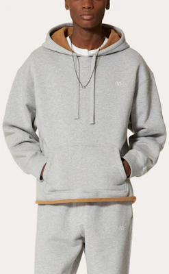 Valentino FW21 VLogo标志男士灰色棉质连帽衫。 WV3MF19D7M0DZ8 Lookbook Valentino FW21 VLogo标志男士灰色棉质连帽衫。 WV3MF19D7M0DZ8