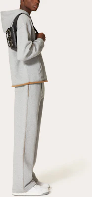 Valentino FW21 VLogo标志男士灰色棉质连帽衫。 WV3MF19D7M0DZ8 Purchase Valentino FW21 VLogo标志男士灰色棉质连帽衫。 WV3MF19D7M0DZ8