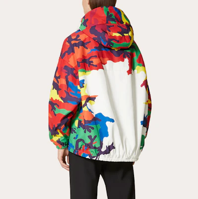 Valentino FW21 Jaket Sweatshirt Pria Camo Putih Nylon Zip-Up WV3CJF907JPC40 Shop Valentino FW21 Jaket Sweatshirt Pria Camo Putih Nylon Zip-Up WV3CJF907JPC40
