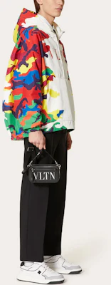 Valentino FW21 Jaket Sweatshirt Pria Camo Putih Nylon Zip-Up WV3CJF907JPC40 Purchase Valentino FW21 Jaket Sweatshirt Pria Camo Putih Nylon Zip-Up WV3CJF907JPC40