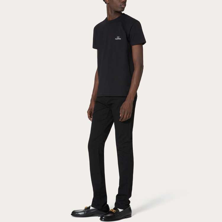 Cheap 발렌티노 FW22 블랙 로고 그래픽 크루넥 티셔츠. 1V3MG11Z8MS0NI