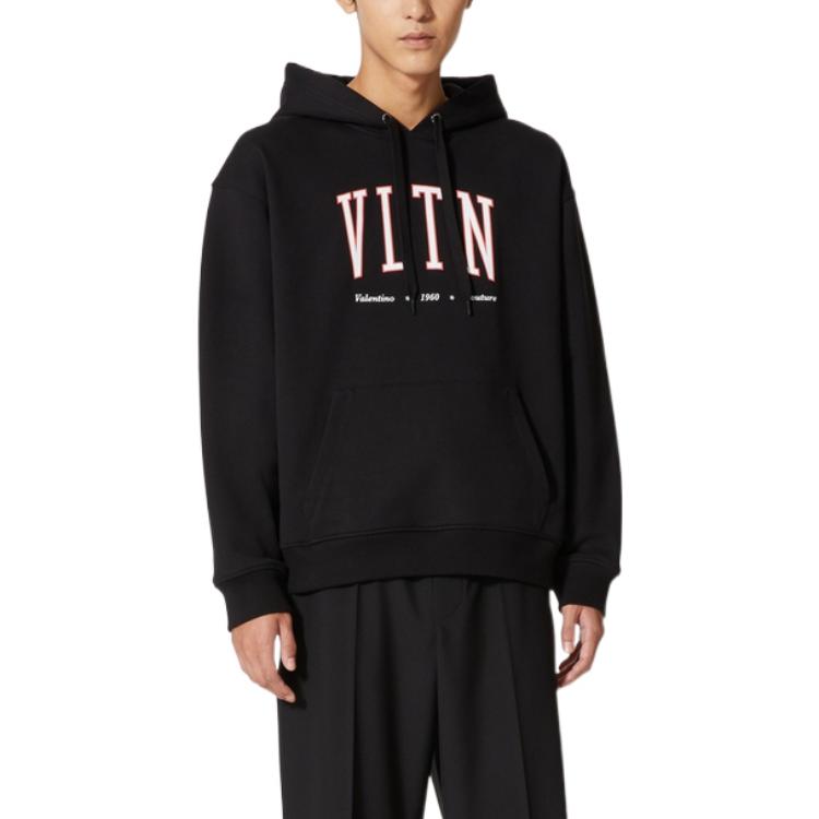 Lookbook Valentino FW22 Hoodie Hitam dengan Logo Cetak. 2V3MF15P96TTTL