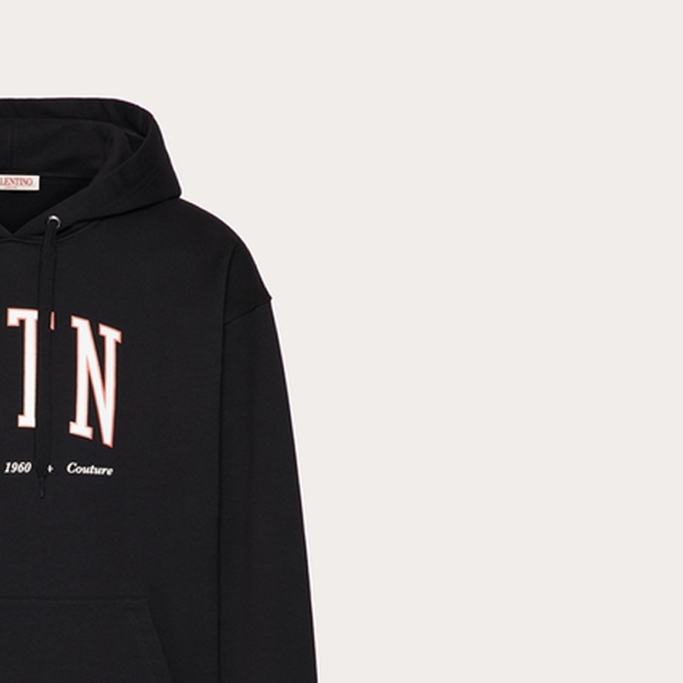 Sizing Valentino FW22 Hoodie Hitam dengan Logo Cetak. 2V3MF15P96TTTL