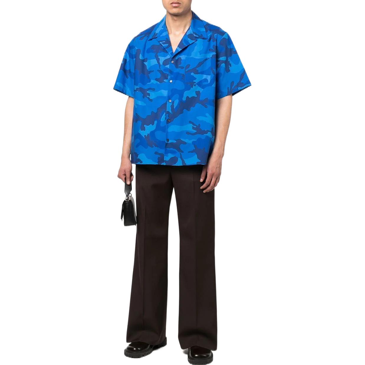 Lookbook Valentino FW22 蓝色迷彩印花扣领衬衫 1V3AAA908RH7PR