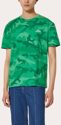 Valentino FW22 Baju-T Leher Bulat Kapas Cetakan Corak Camouflage Hijau 1V3MG10V8ML6V7 Lookbook Valentino FW22 Baju-T Leher Bulat Kapas Cetakan Corak Camouflage Hijau 1V3MG10V8ML6V7