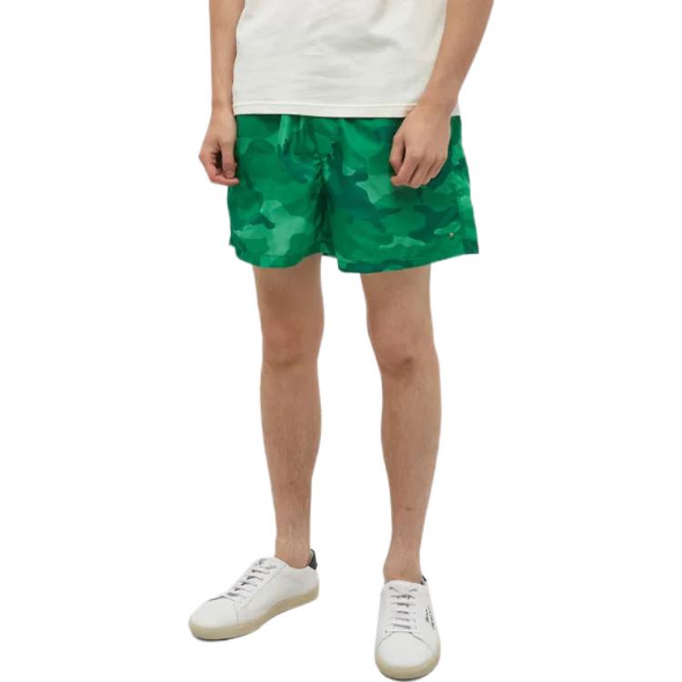 Shop ヴァレンティノ FW22 グリーンカモフラージュ柄エラスティックウエストスイムショーツ 1V3UH0288QV6V7