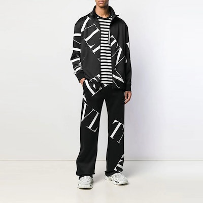 Valentino 2022秋冬黑色Logo印花拉链夹克. SV3MF05A5G20N1 Lookbook Valentino 2022秋冬黑色Logo印花拉链夹克. SV3MF05A5G20N1