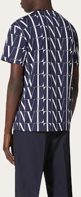 발렌티노 FW22 블루 모노그램 로고 프린트 반팔 크루넥 티셔츠 남성용. VV3MG08J73T0V6 Shop 발렌티노 FW22 블루 모노그램 로고 프린트 반팔 크루넥 티셔츠 남성용. VV3MG08J73T0V6