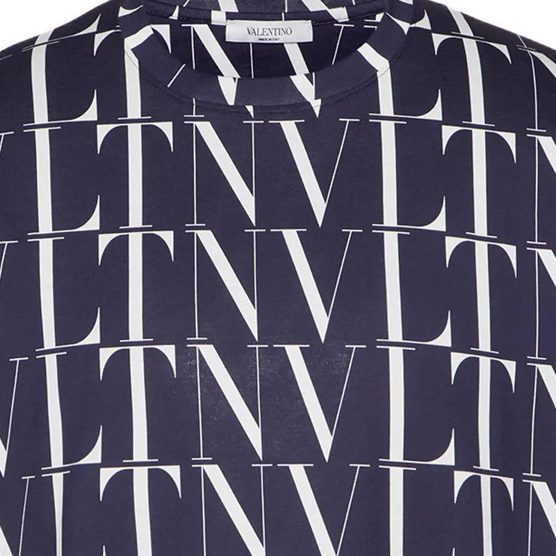 Sizing 발렌티노 FW22 블루 모노그램 로고 프린트 반팔 크루넥 티셔츠 남성용. VV3MG08J73T0V6