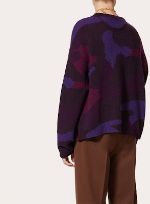 Valentino FW22 Baju Sejuk Corak Camo Ungu Crewneck. 1V3KC22I8PQ7Q6 Shop Valentino FW22 Baju Sejuk Corak Camo Ungu Crewneck. 1V3KC22I8PQ7Q6