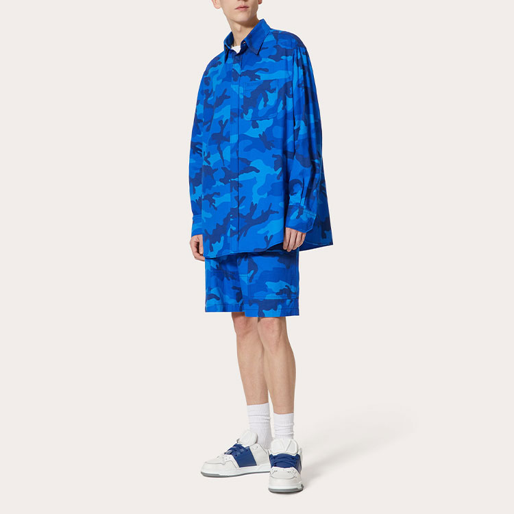 Lookbook Valentino FW22 迷彩刺繡Logo藍色棉質寬鬆襯衫 时尚 1V3CIA958JH7PR
