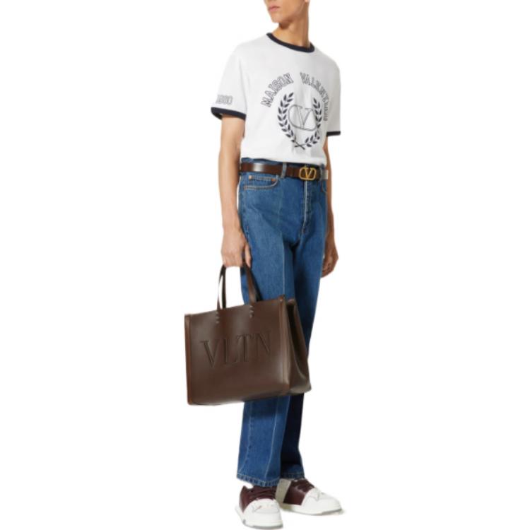 Lookbook 발렌티노 FW22 로고 그래픽 화이트 반팔 티셔츠 남성용. 1V3MG10V8RVQE6