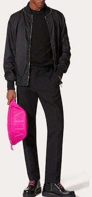 Valentino FW22纯色铆钉飞行夹克 黑色. 2V3CI1702KP0NO Shop Valentino FW22纯色铆钉飞行夹克 黑色. 2V3CI1702KP0NO