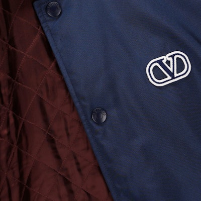 ヴァレンティノ FW22 メンズ ロゴパッチ付き 長袖ジャケット ネイビーブルー 1V3CIF808J5589 Details for ヴァレンティノ FW22 メンズ ロゴパッチ付き 長袖ジャケット ネイビーブルー 1V3CIF808J5589