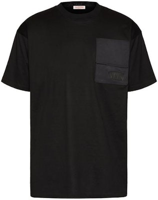 Valentino FW23 Kaos Hitam Polos Casual Patchwork. 3V3MG15C9GQ0NO Buy Valentino FW23 Kaos Hitam Polos Casual Patchwork. 3V3MG15C9GQ0NO
