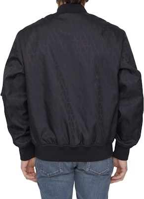 Valentino FW23 全印花Logo黑色拉链夹克外套 4V3CIF159UWMXM Shop Valentino FW23 全印花Logo黑色拉链夹克外套 4V3CIF159UWMXM